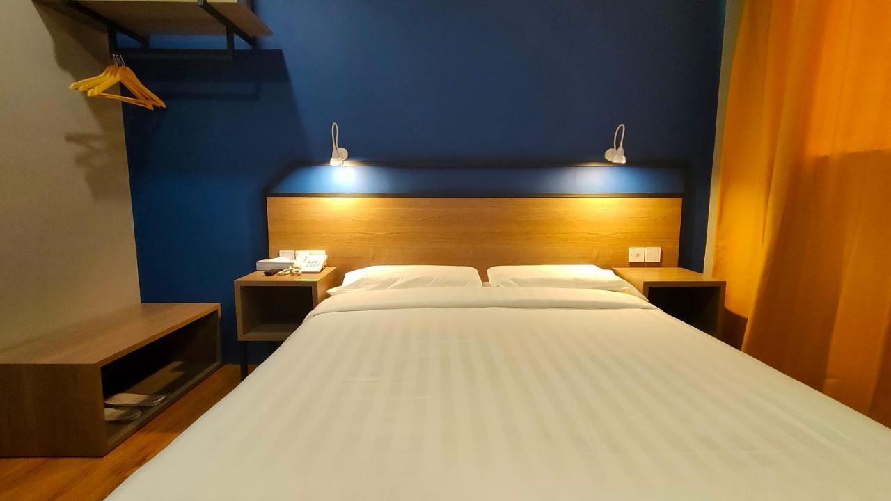 Uptown Hotel Semporna Esterno foto
